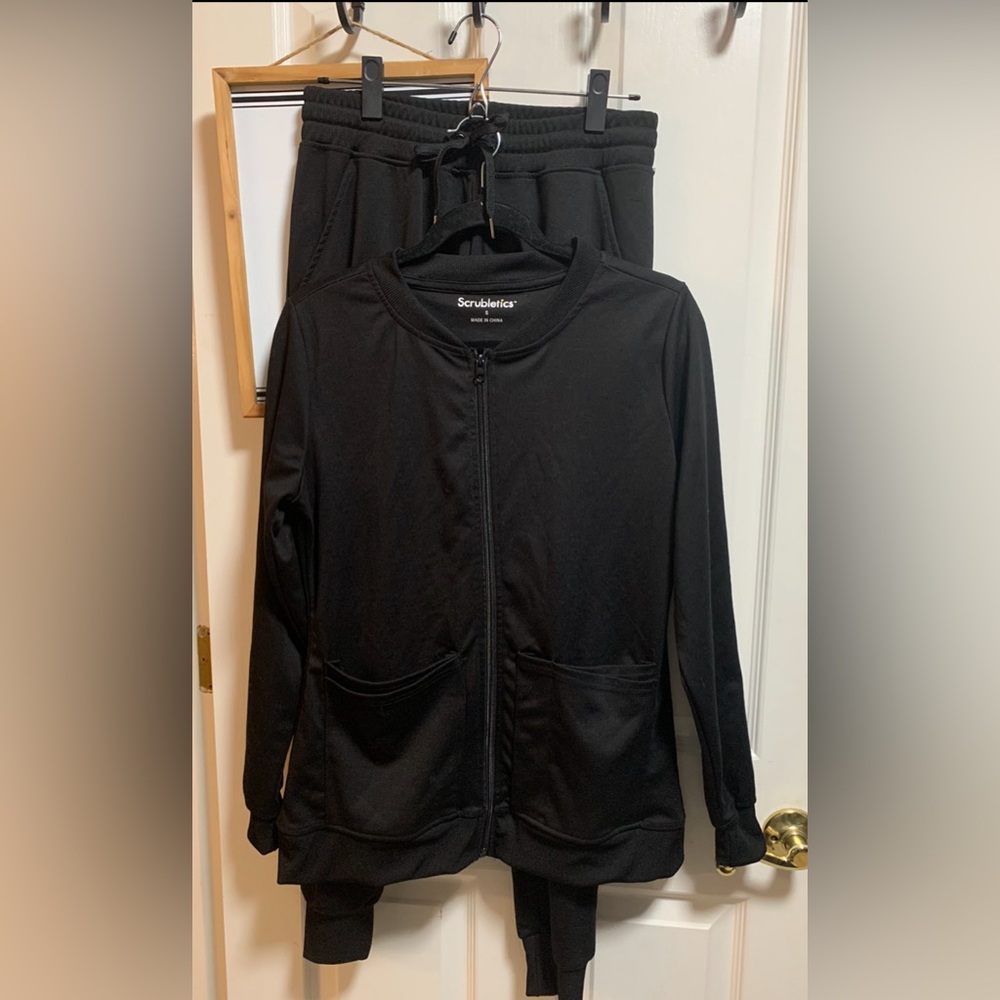 Scrubletics black set - jacket size Small/joggers size medium. Never worn